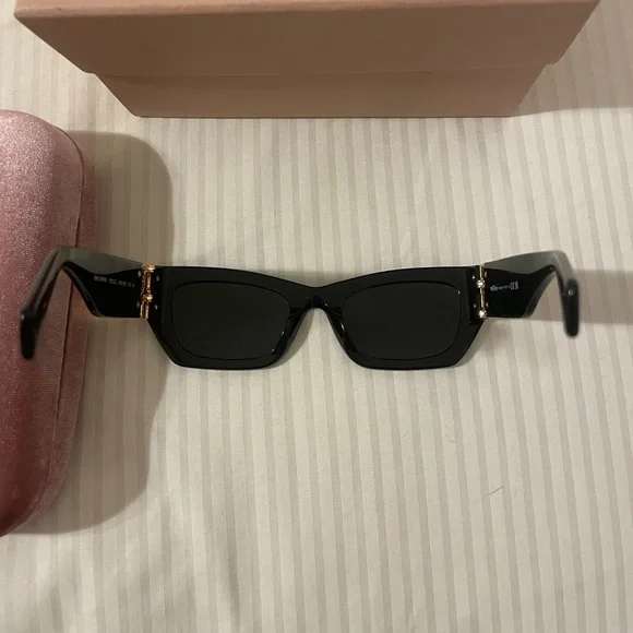 Black sunglasses